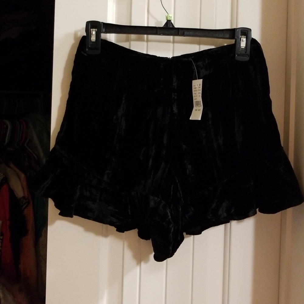 Kendall & Kylie ruffled shorts
